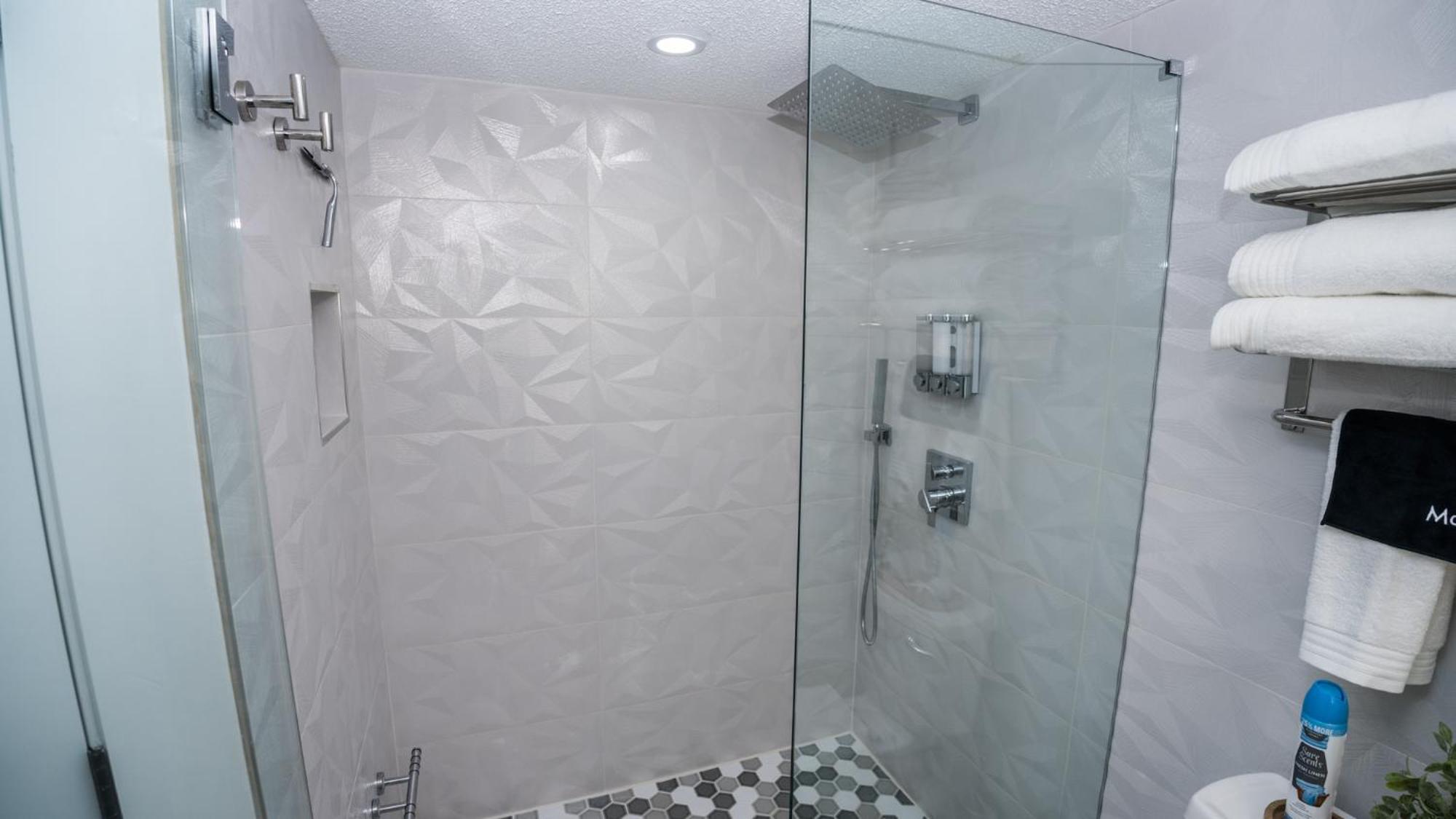 New Rental - 3Br 3Ba Corner Beachfront - 2024 Remodel - 3 Pools, Tiki Hut, Gym, Tennis Panama City Beach Dış mekan fotoğraf